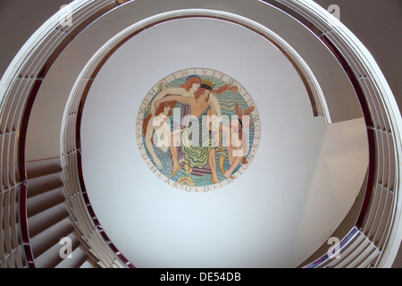 La scala della Midland Hotel a Morecambe mostra il Nettuno e Triton medaglione da Eric Gill Foto Stock
