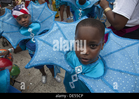 West Indian, dei Caraibi Kiddies Parade & festival che si terrà il sabato prima della Festa del Lavoro West Indian Parade di Brooklyn, NY Foto Stock