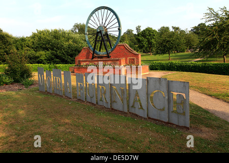 Moira forno, un inizio del XIX secolo il ferro-making altoforno. Ashby Canal, Moira village, Leicestershire, Inghilterra; Gran Bretagna; Regno Unito Foto Stock