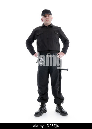 Uomo di sicurezza usura uniforme nero dotato di club di polizia e manette tranquillamente in piedi con le mani in appoggio sul hip Foto Stock