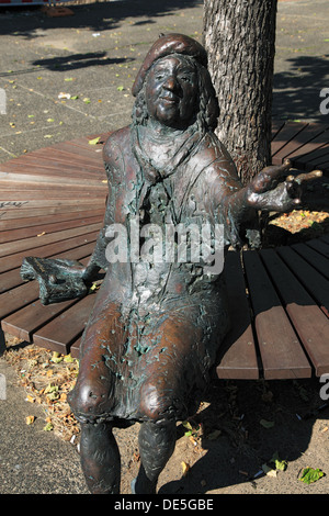 Bronzeskulptur der Schauspielerin Tana Schanzara von Karl Ulrich Nuss am Hans-Schalla-Platz vor dem Schaupielhaus Bochum, Ruhrgebiet, Nordrhein-Westfa Foto Stock