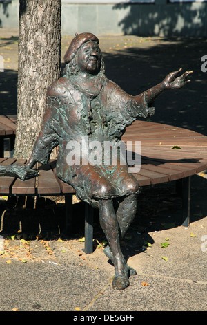 Bronzeskulptur der Schauspielerin Tana Schanzara von Karl Ulrich Nuss am Hans-Schalla-Platz vor dem Schaupielhaus Bochum, Ruhrgebiet, Nordrhein-Westfa Foto Stock