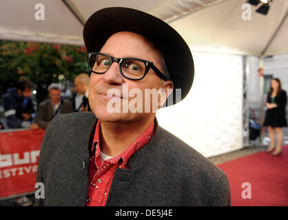 Oldenburg (Germania). Undicesimo Sep, 2013. Noi attore e regista, Bobcat Goldthwait, è un membro della giuria del Festival del Cinema di Oldenburg e arriva in corrispondenza di una sua apertura a Oldenburg, Germania, 11 settembre 2013. Vincent Cassel deve ricevere il grande sigillo della città di Oldenburg. Foto: Ingo Wagner/dpa/Alamy Live News Foto Stock