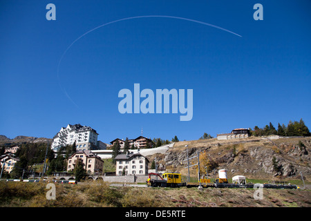 San Moritz, Svizzera, Duesenjaeger il cielo in prossimità della stazione ferroviaria Foto Stock