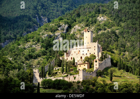 Il Castello di Sabbionara castello medievale a Avio in Sud Tirolo, Alto Adige, Trentino Regione Italia Foto Stock