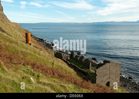 Abbandonato diatomite lavora presso la lealt, Trotternish, Isola di Skye, Scotland, Regno Unito. Foto Stock