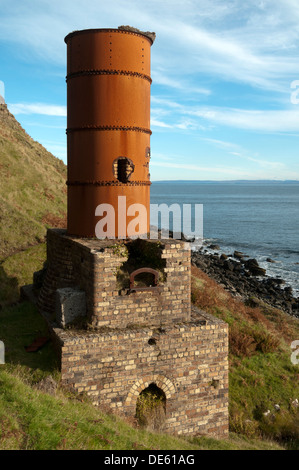 Abbandonato diatomite lavora presso la lealt, Trotternish, Isola di Skye, Scotland, Regno Unito. Foto Stock