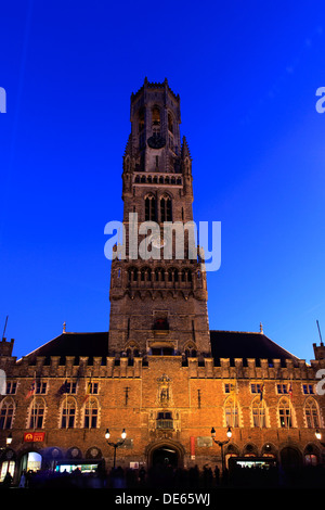 Il Belfort torre Belfry ( ), città di Bruges, Fiandre occidentali nella regione fiamminga del Belgio. Foto Stock