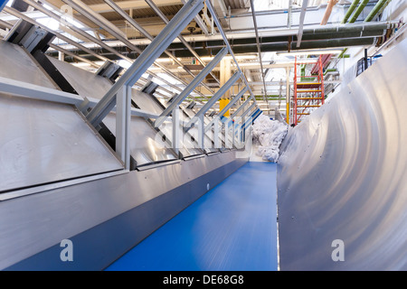 Una delle tante macchine lavanderia montato come parte di una scala industriale di lavanderia entro uno di Sua Maestà il carcere. Foto Stock