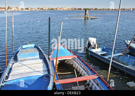 Vecchie barche di legno ancorato nel Chioggia, Italia Foto Stock