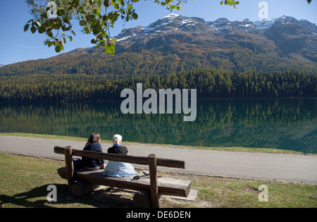 San Moritz, Svizzera, Spaziergaenger durante una sosta a San Moritz Foto Stock