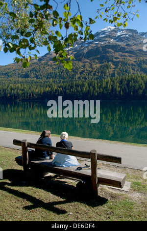 San Moritz, Svizzera, Spaziergaenger durante una sosta a San Moritz Foto Stock