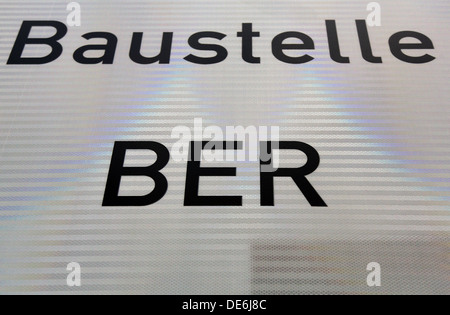Schoenefeld, Germania, il segno al sito del BER Berlin Brandenburg Airport Foto Stock