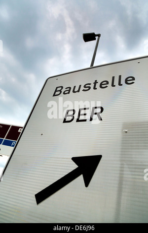 Schoenefeld, Germania, il segno al sito del BER Berlin Brandenburg Airport Foto Stock