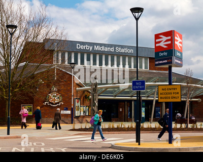 Esterno del Derby Midland stazione ferroviaria in Derby city centre Derbyshire England Regno Unito Foto Stock