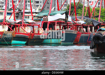 Tanka imbarcazione persone che vivono su barche nel porto di Aberdeen Hong Kong Cina Foto Stock