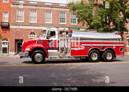 2006 Mack granito petroliera KME fire carrello Pennsylvania - USA Foto Stock