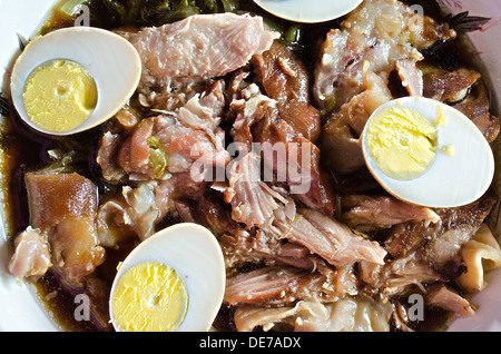 La gamba di stufato di maiale in salsa con uova sode,un tipo di piatto cinese. Foto Stock