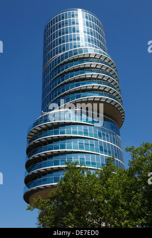 Buerohochhaus, Exzenterhaus aufgesetzt auf einen Bunker, Bochum, Ruhrgebiet, Renania settentrionale-Vestfalia Foto Stock