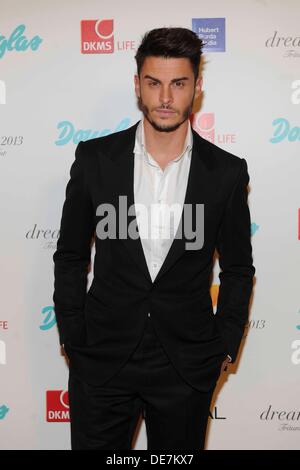 Berlino, Germania. Xii Sep, 2013. Baptiste Giabiconi durante il dreamball a Berlino. Credito: dpa picture alliance/Alamy Live News Foto Stock