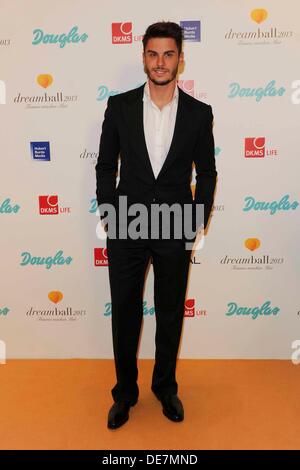 Berlino, Germania. Xii Sep, 2013. Baptiste Giabiconi durante il dreamball a Berlino. Credito: dpa picture alliance/Alamy Live News Foto Stock