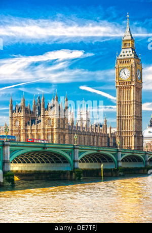 Il Big Ben, la Casa del Parlamento e il Westminster Bridge di Londra, Regno Unito. Foto Stock