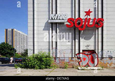 Berlino, Germania, blocco e verifica sul cinema SOJUS Helene Weigel-Platz Foto Stock