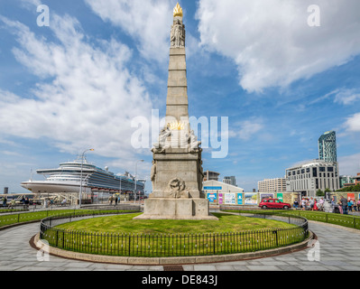 La ingegneri navali Memorial a Liverpool pierhead noto come il Titanic memorial in modo errato. Foto Stock