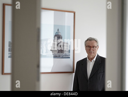 Berlino, Germania architetto prof. Franco Stella nel suo studio di Berlino Foto Stock