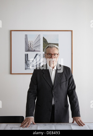 Berlino, Germania architetto prof. Franco Stella nel suo studio di Berlino Foto Stock