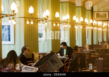 Österreich, Wien 1, Cafe Museum, Friedrichstraße 6, die Innenausstattung gestaltete Adolf Loos. Foto Stock