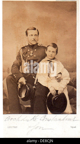 Ritratto del Granduca Constantin Nikolaevich della Russia (1827-1892) con il figlio Nicola Constantinovich (1850-1918), c. 1858. Foto Stock