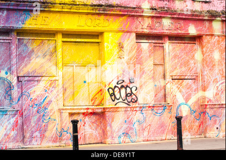 Isola di pesce , Hackney Wick , graffiti street arte urbana murale , dipinto su pub , il Signore Napier , Bianco Post Lane chiuso 1995 Foto Stock