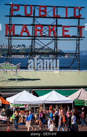 Il Pike Place Market pubblica vicino al fronte mare di Seattle Washington, Stati Uniti d'America Foto Stock