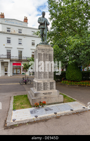 Memoriale di guerra in Royal Leamington Spa. Eretta nel 1922. Svelata da Sir Lieutenant-General Aylmer Hunter-Weeton Foto Stock