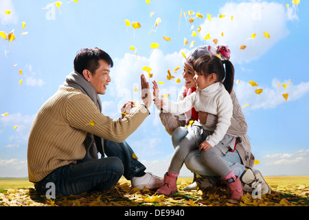 Famiglia in autunno Foto Stock