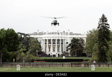 Il Presidente Usa Barack Obama lascia la casa bianca nel suo elicottero quello marino, destinazione Andrews Air Force Base, Washington DC Foto Stock