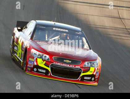 Joliet, IL, Stati Uniti d'America. Xiii Sep, 2013. Joliet, IL - Sep 13, 2013: Jeff Gordon (24) inizierà il 6 per il Geico 400 gara alla gara motociclistica su pista di Chicagoland in Joliet, IL. © csm/Alamy Live News Foto Stock