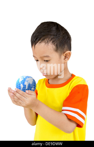Australia studente ambientale bambino globe studiando oceania terra bianca travel boy inquinamento paesi terre nozione di felicità Foto Stock