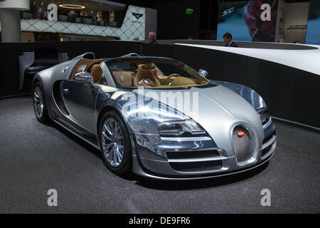 Francoforte, Germania - 11 settembre: Frankfurt International Motor Show (IAA) 2013. Bugatti Veyron 16.4 Grand Sport Vitesse "Jean Bugatti" - Premiere mondiale Foto Stock