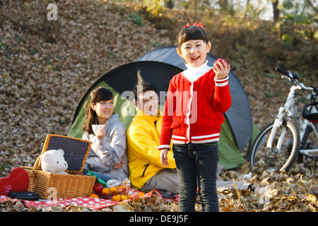 Famiglia in autunno Foto Stock