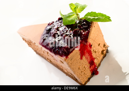 Cioccolato mousse stratificata torta con amarene Foto Stock