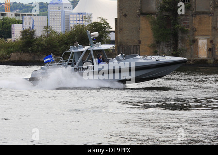 Damen Interceptor 1102 sviluppato per le forze di polizia, guardia costiera e la marina visualizza al DSEi 2013 nelle Docklands di Londra Foto Stock