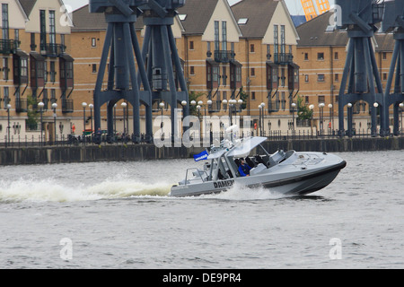 Damen Interceptor 1102 sviluppato per le forze di polizia, guardia costiera e la marina visualizza al DSEi 2013 nelle Docklands di Londra Foto Stock