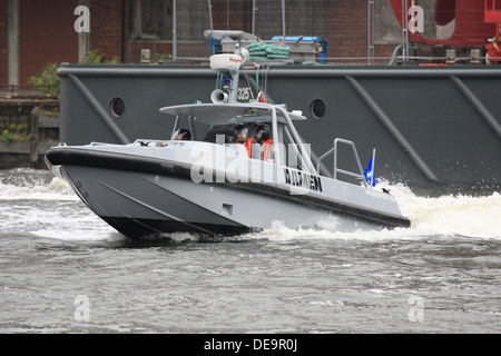 Damen Interceptor 1102 sviluppato per le forze di polizia, guardia costiera e la marina visualizza al DSEi 2013 nelle Docklands di Londra Foto Stock