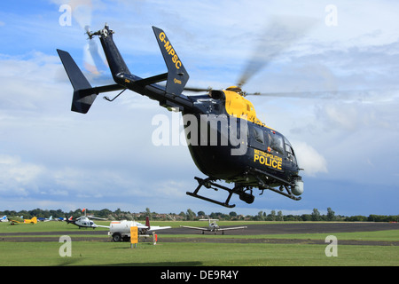 G-MPSC. Eurocopter EC145 | Metropolitan Police aria unità di supporto solleva dal North Weald Airfield in Essex Foto Stock