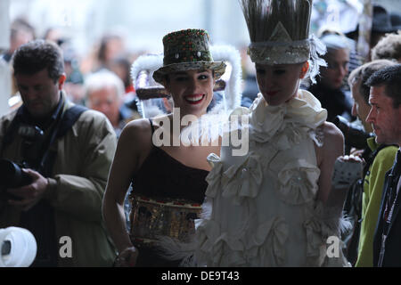 Londra, UK, 14 settembre 2013, moda arte parade presso la Somerset House durante la London Fashion Week SS14 Credito: Alessio ai Paratore/Alamy Live News Foto Stock