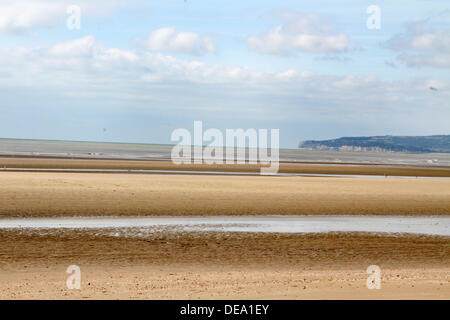 Campanatura, East Sussex, Regno Unito . Xiii Sep, 2013. La spiaggia e la famosa Dune di sabbia a Camber Sands, nr segale, East Sussex. Durante l'estate stelle di Hollywood compreso George Clooney e Matt Damon sono state riprese il loro nuovo WW2 film 'Monuments uomini' sulla posizione su queste dune. © KEITH MAYHEW/Alamy Live News Foto Stock