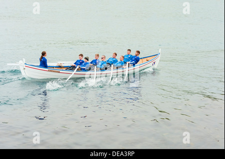 Tradizionale barca a remi(s) nelle isole Faerøer Foto Stock