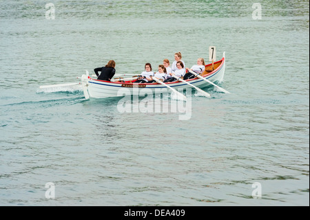 Tradizionale barca a remi(s) nelle isole Faerøer Foto Stock